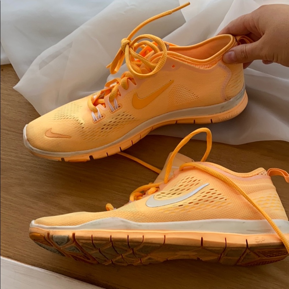 Orange melon nike free sneakers - Picture 4 of 11